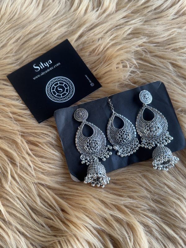 Neema Chandbalis with Tika Set