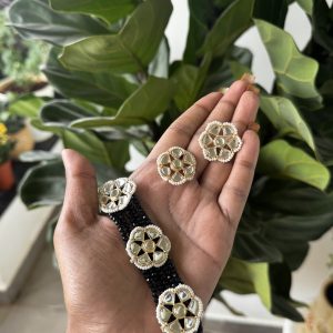 Kundano Chocker with earrings - Black