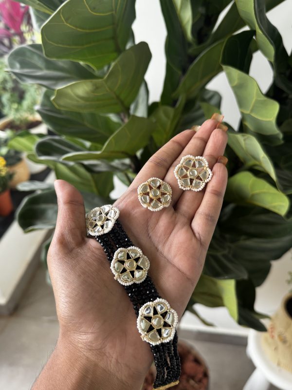 Kundano Chocker with earrings – Black